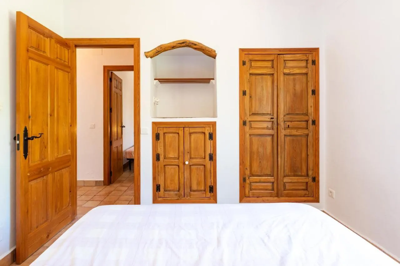 Country Villa In Peaceful Location Cutar Spain