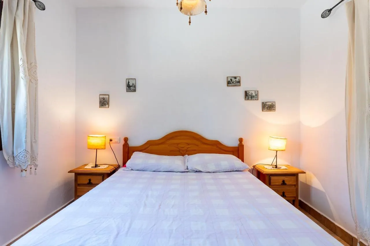 Country Villa In Peaceful Location Cutar Spain