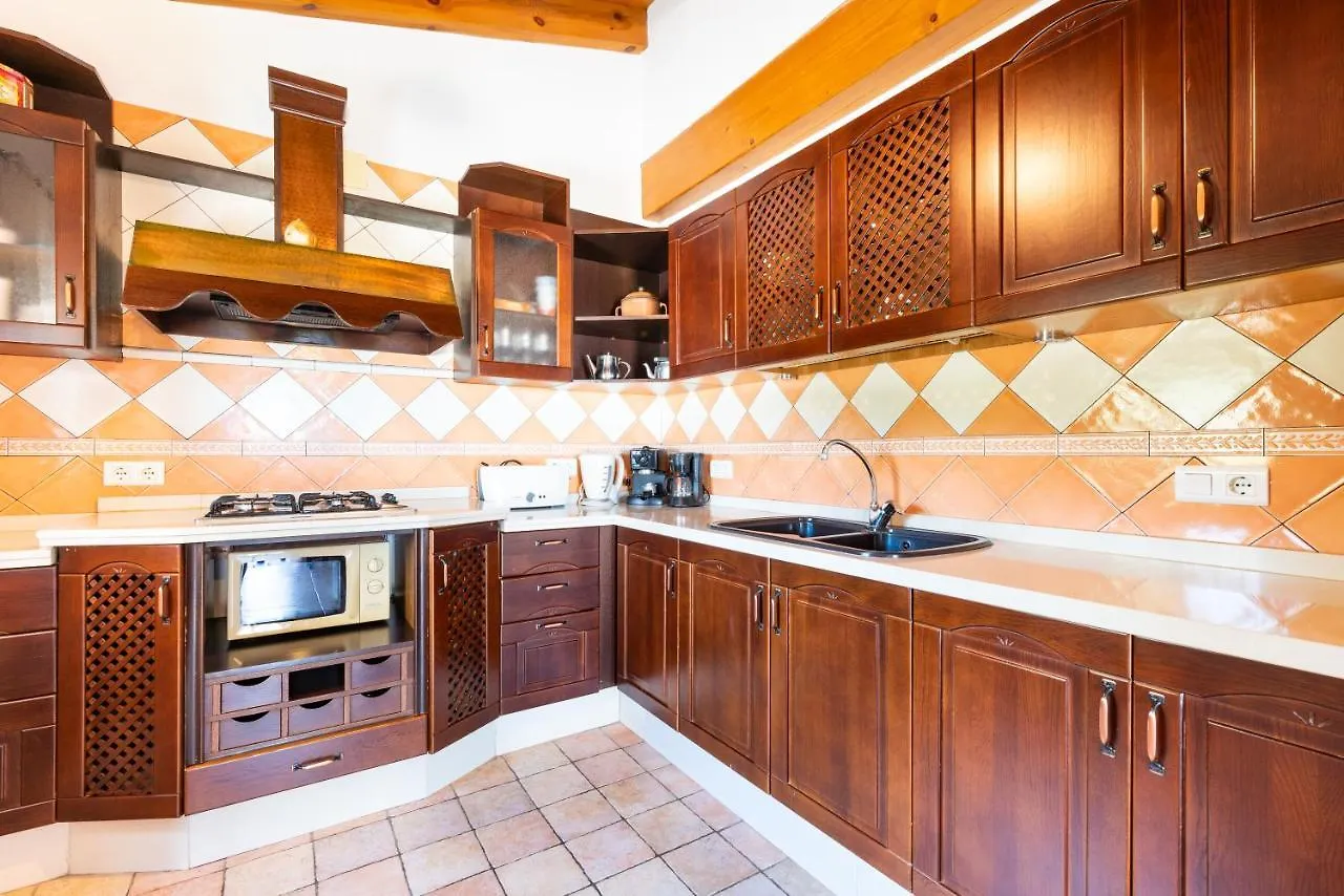 Country Villa In Peaceful Location Cutar Spain